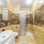 Endly Flat Close To Beach In Konyaslijk Daire *
