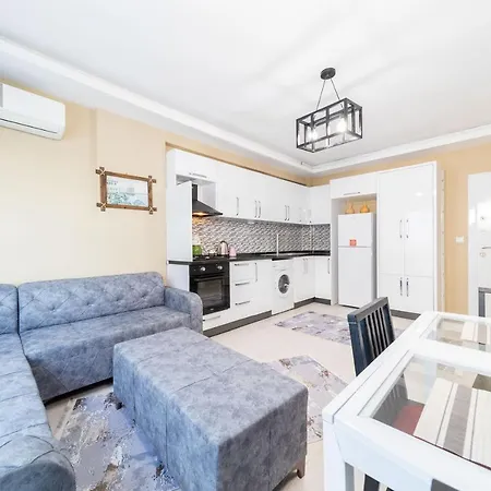 Endly Flat Close To Beach In Konyaslijk Apartamento *